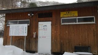 源泉の異なる3つの共同浴場があります