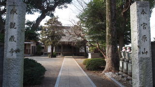 里山のなかにある小さな寺