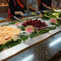 ビュッフェランチはそこそこの品ぞろえ。