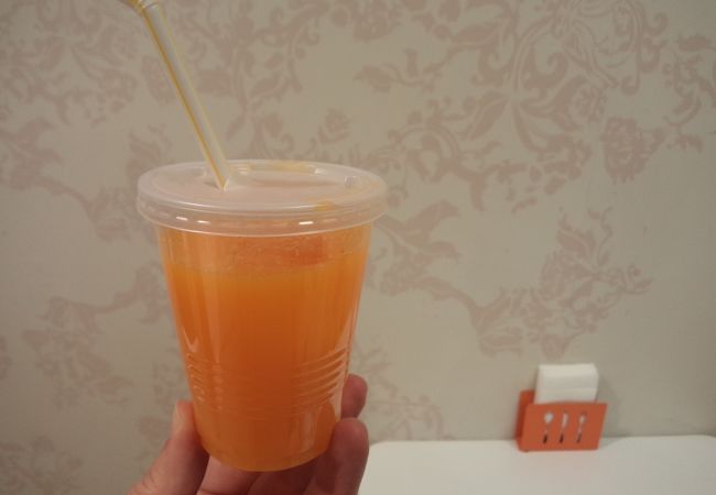 フレッシュフルーツジュースやゼリー、ジェラートを楽しめるお店です