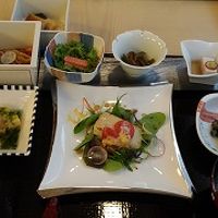 花香路の朝食です。このほかにデザートが付きます。