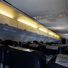 B737型機の機内です。