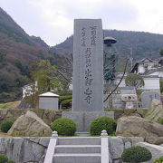 里山風景の中にある