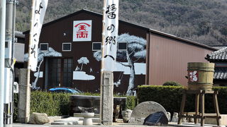 沢山の醤油蔵が並んでいます
