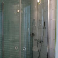 排水の悪いシャワーブース