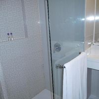 デラックスタイプの部屋はシャワーのみでバスタブはありません