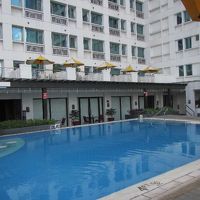 プールは、このあたりでは格段に広くて気持ちいいです