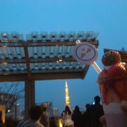 東京タワーのライトアップを見ながら食べる苺「ボンボン」はインスタ映え抜群かも