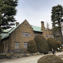美術館の横の洋館