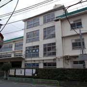 公文書館の建物の中にあります。