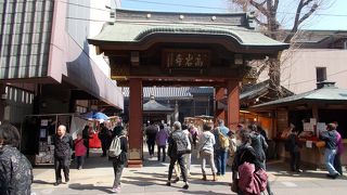 今も多くの人が訪れています。