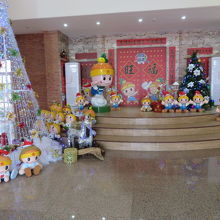 お土産屋とレストランがあります