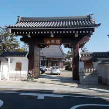 山門です。素晴らしいです。