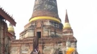 ワット ヤイ チャイ モンコン (チャオプラヤー タイ寺院)