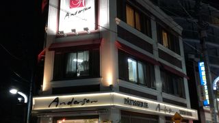 昔ながらのケーキを販売