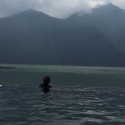 バトゥール湖が見渡せる温泉