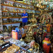 ...エキゾチックな品揃えのお店巡りや…、