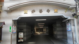 六本木ヒルズそばのお寺