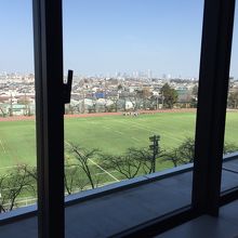 一号館とグラウンド