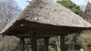 八丈島にある高床式倉庫とはまったく別物ですね。