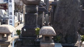 本妙寺の中にあります。