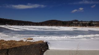凍った湖