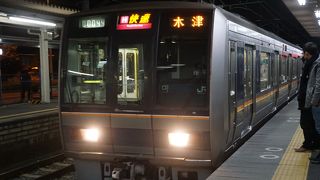 京都の木津駅の方まで直接結んでいるので