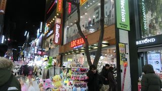 明洞には長い露店商店街がありました