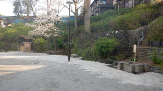 行ってみるほどの価値はない