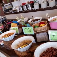 ビュッフェの料理