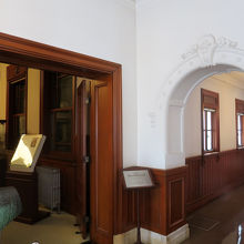 右手の記念室に向かいます(左手は「関谷史郎記念室」です)