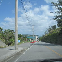 遠くに見える先が古宇利大橋