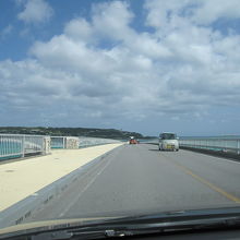古宇利大橋渡橋の様子