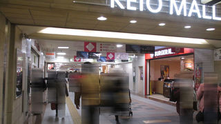 お天気の悪い時には移動に便利です。