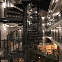 中庭（？）です。マンションって感じの建物でした。