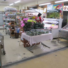 恩納村水産物直売所の様子