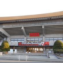 日本武道館のところにぶつかります