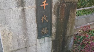 高速道路に架かっている橋