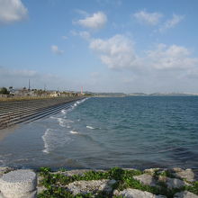 公園からの海中道路と与勝半島の眺望