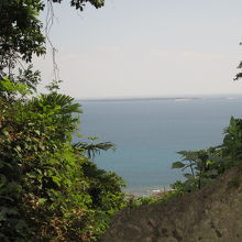 琉球の祖神アマミキヨが降り立った神の島の拝所三庫理