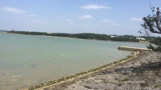 遠浅の静かな海