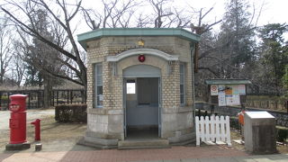 カイゼル髭のお巡りさんが似合いそう。