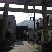 神町商店街。高松街道にある。