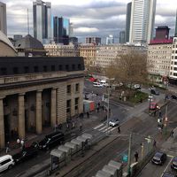部屋の窓から見たフランクフルト中央駅