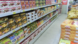 地下にある小型スーパー