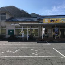 石見川本駅、駅舎。