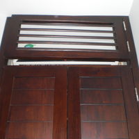 客室は、木目調になっており、落ち着いた感じを醸し出しています