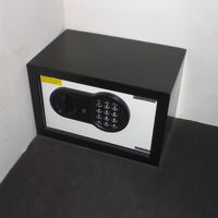 客室内には、セーフティーボックスがあり、安全性が高いです。