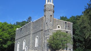 ガリラヤ湖畔のすぐそばにあります