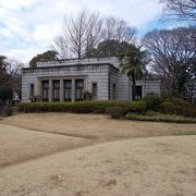 渋沢栄一が残した図書館です。